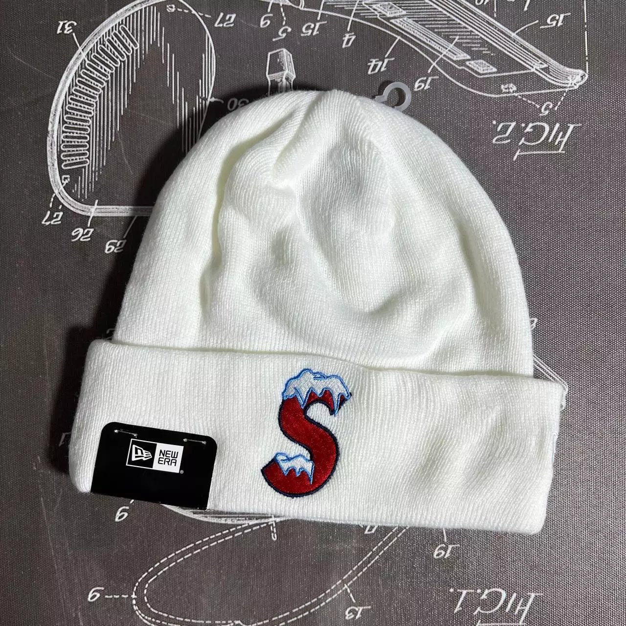 S雪山白色冷帽