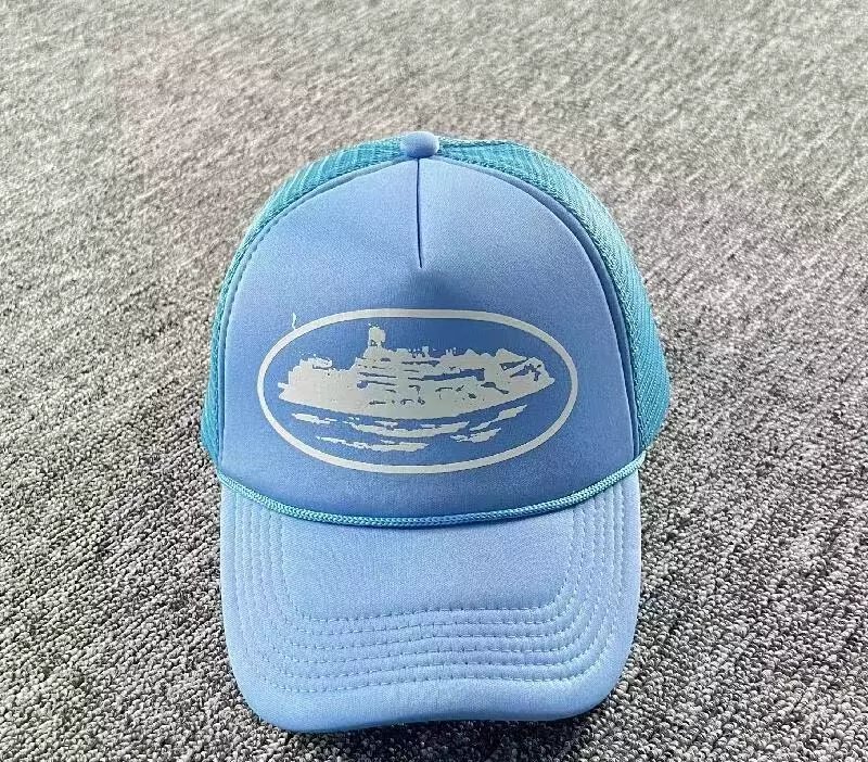 浅蓝色游轮