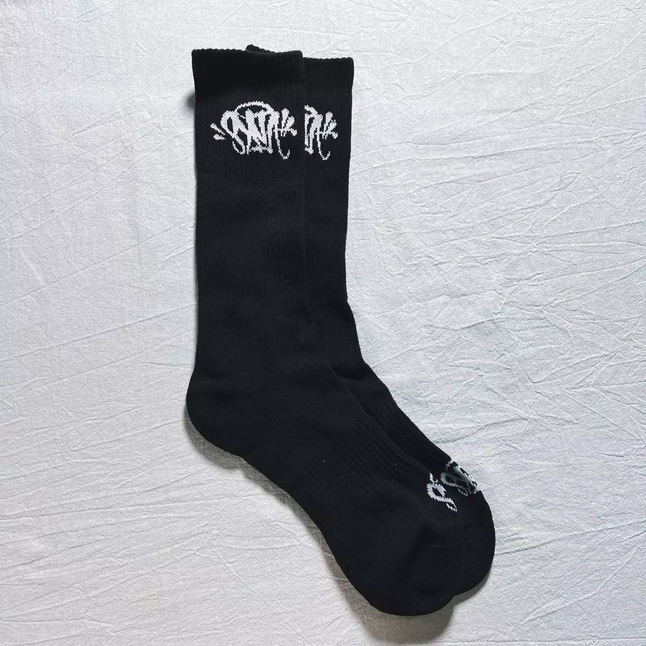 一双 黑白 (black/white one pair)