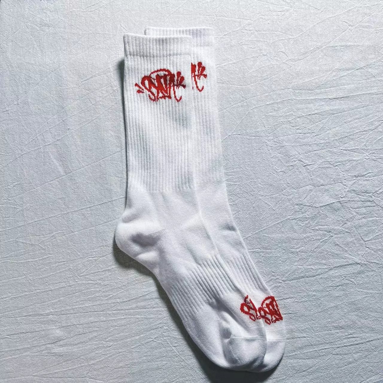 一双 白红 (white/red one pair)