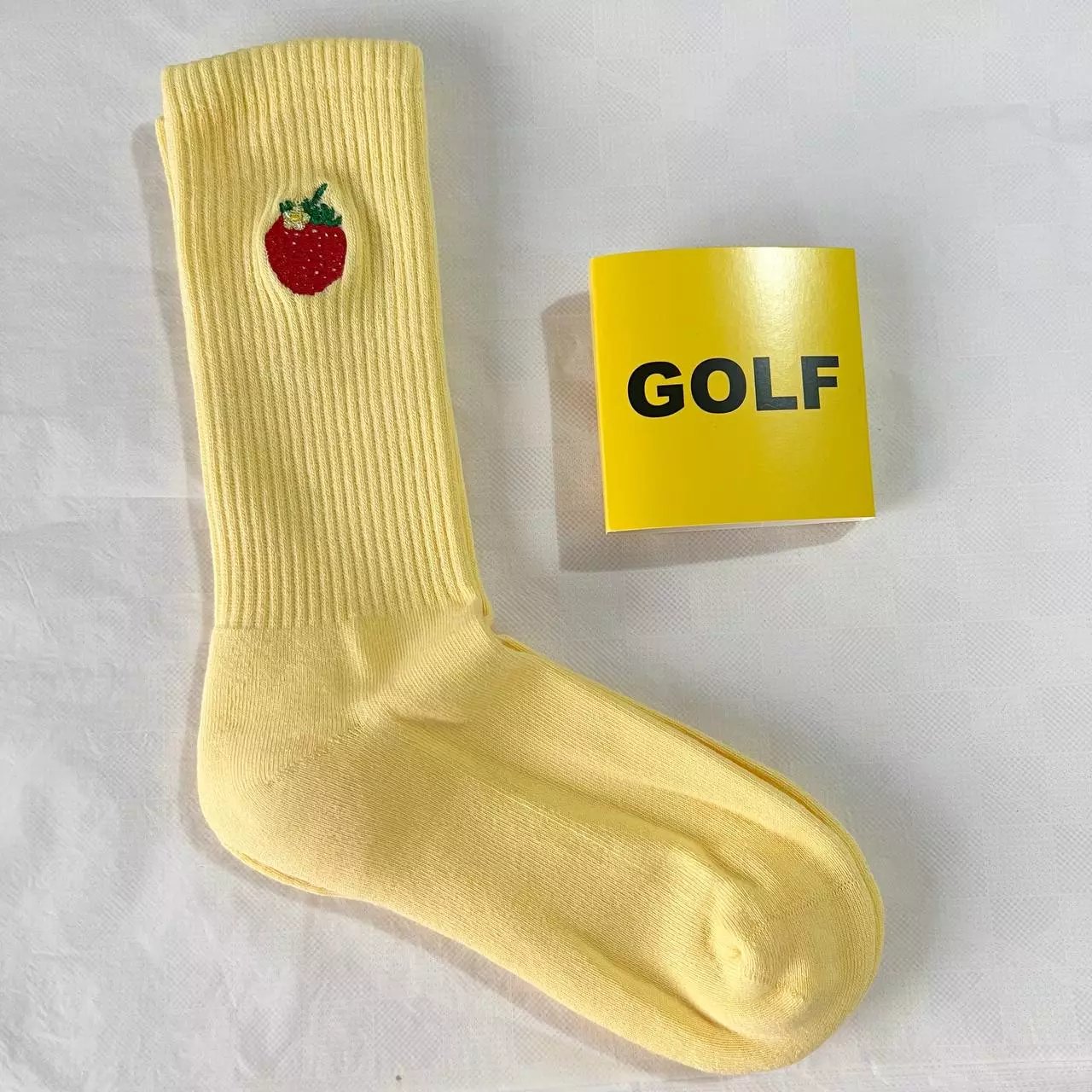 golf草莓刺绣-黄色毛巾袜
