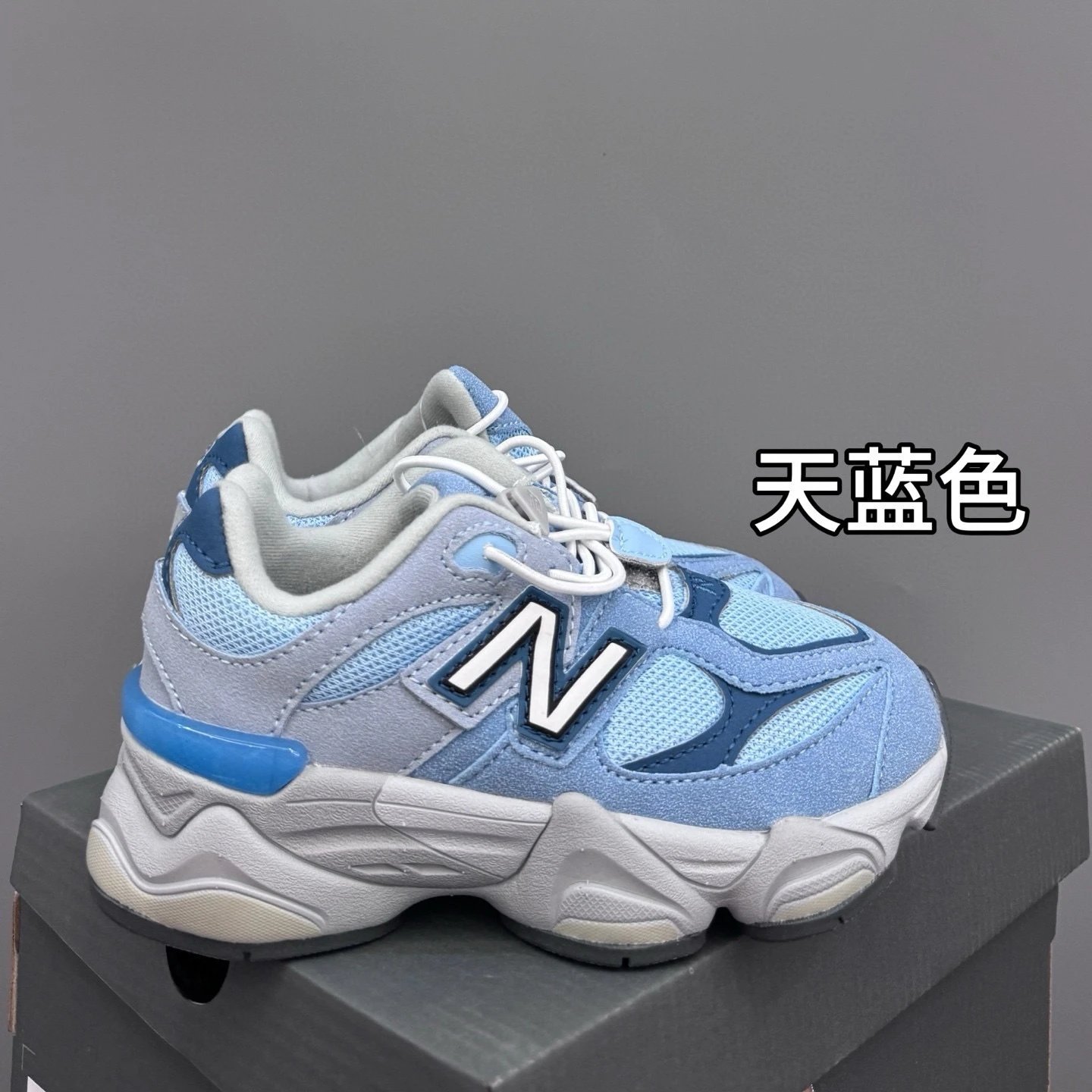 天蓝色