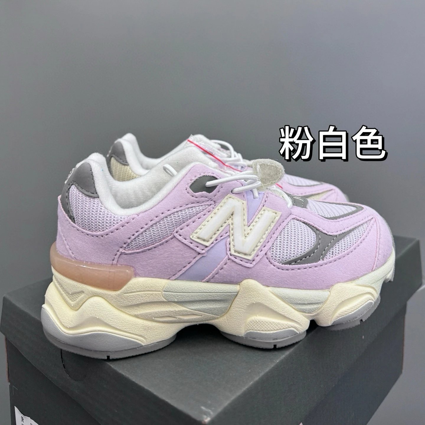 粉白色