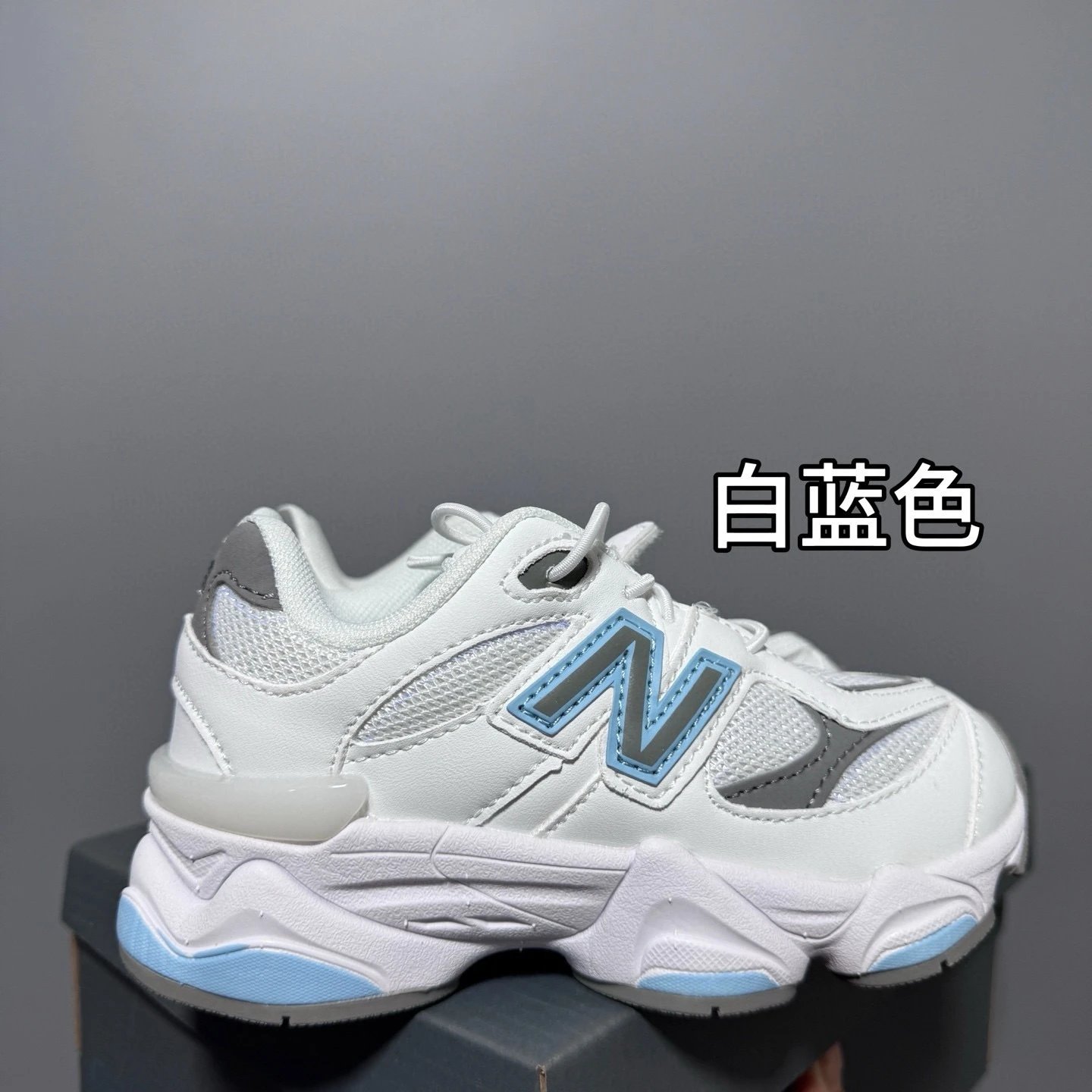 白蓝色