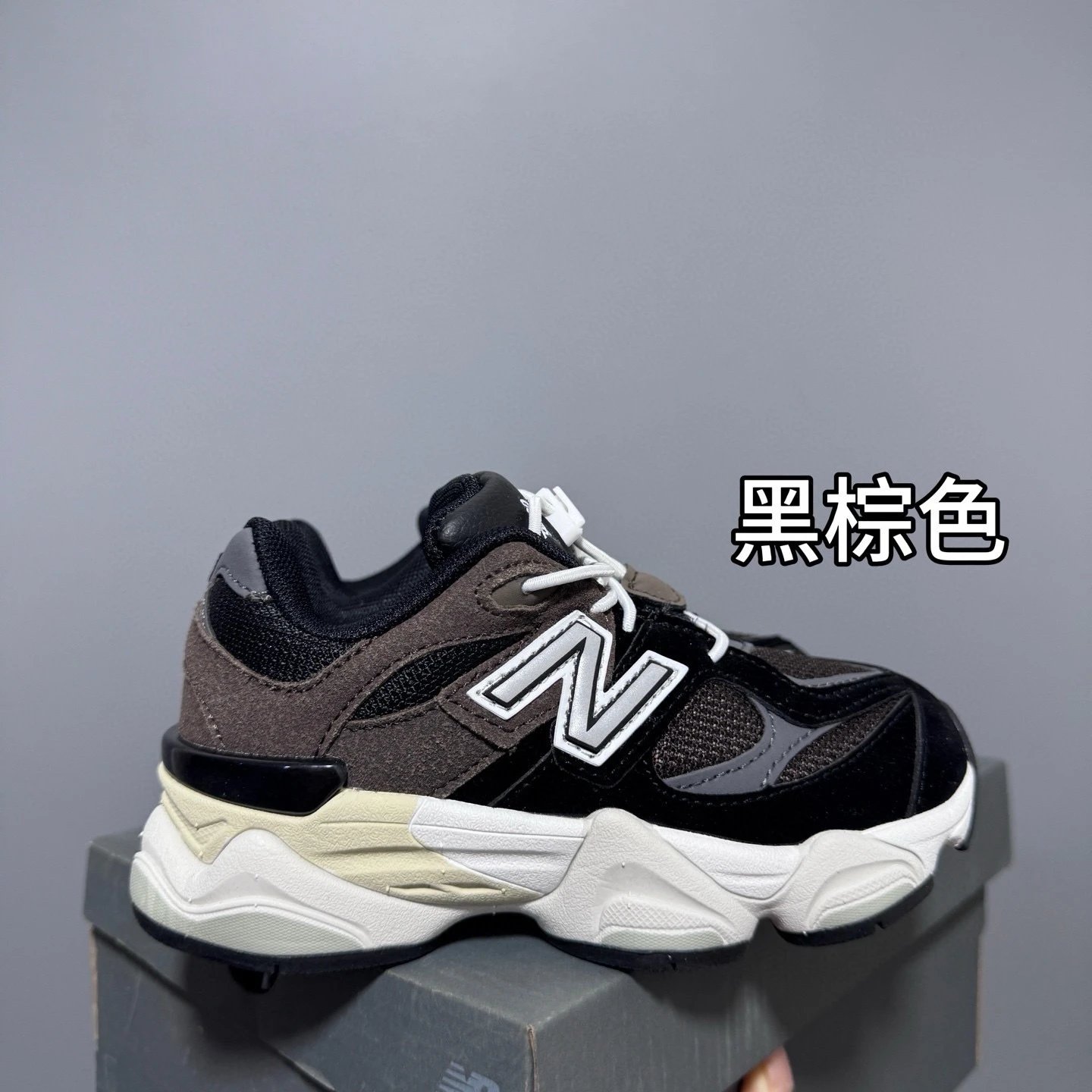 黑棕色