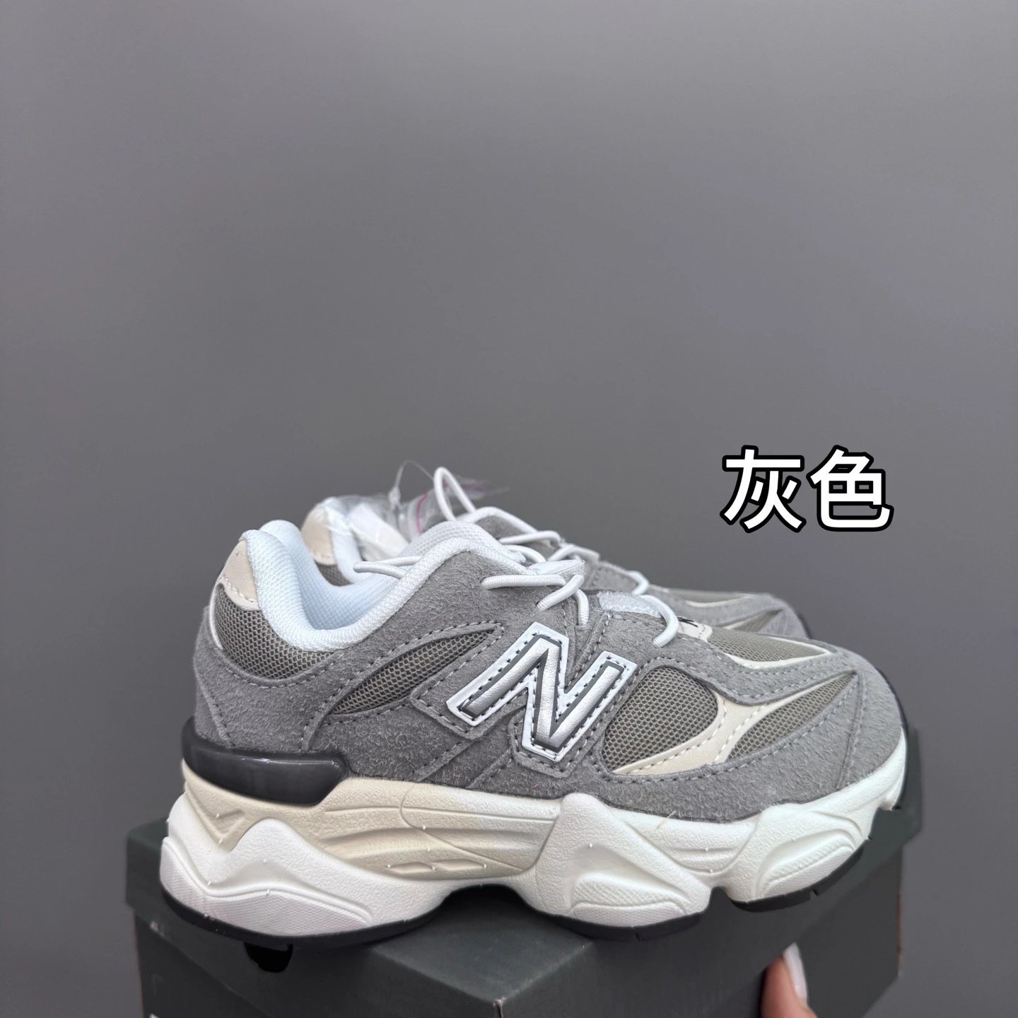 灰色