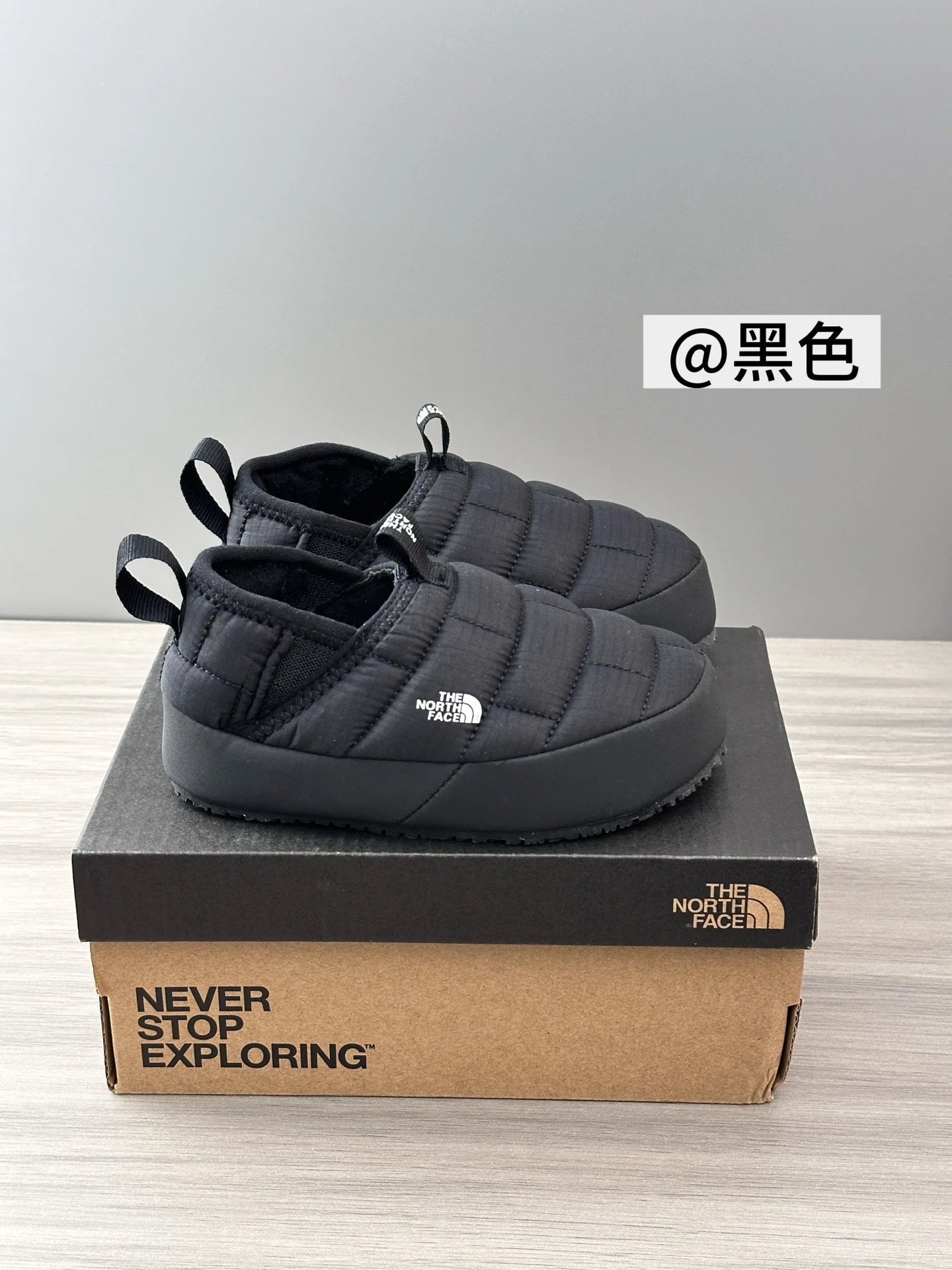 黑色