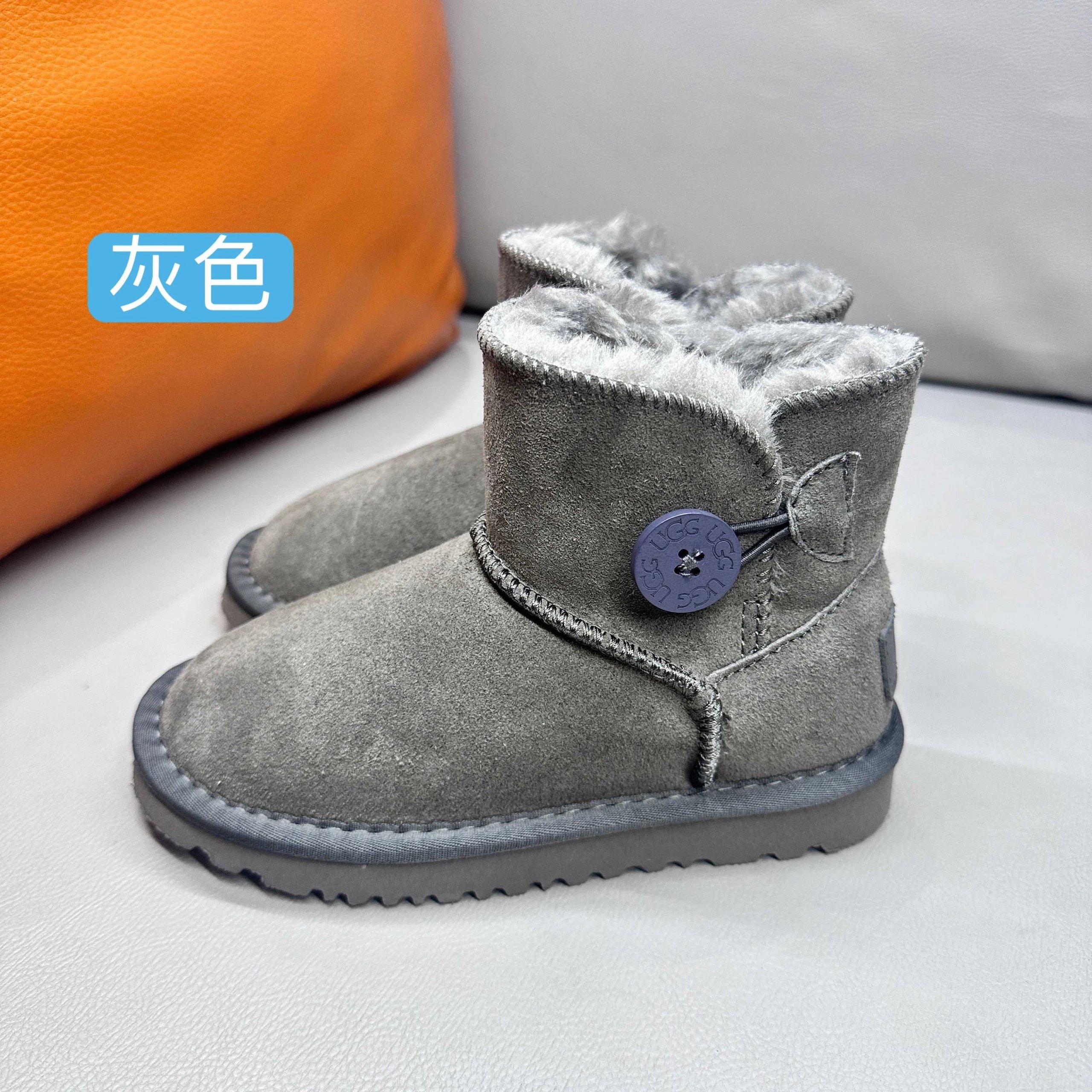 灰色